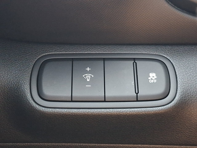 Certified 2025 Hyundai Venue SEL FWD image 26