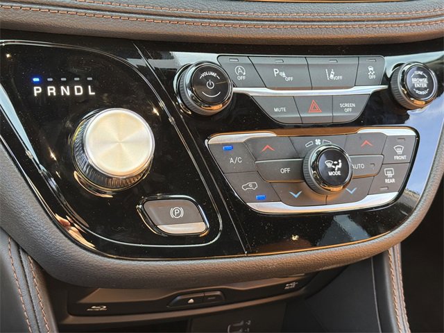 New 2026 Chrysler Pacifica Pinnacle image 23