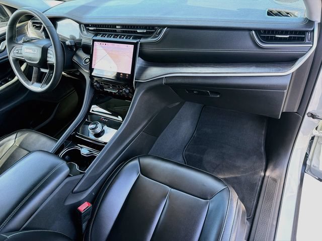 Used 2023 Jeep Grand Cherokee L Limited w/ Black Appearance Package RWD image 32