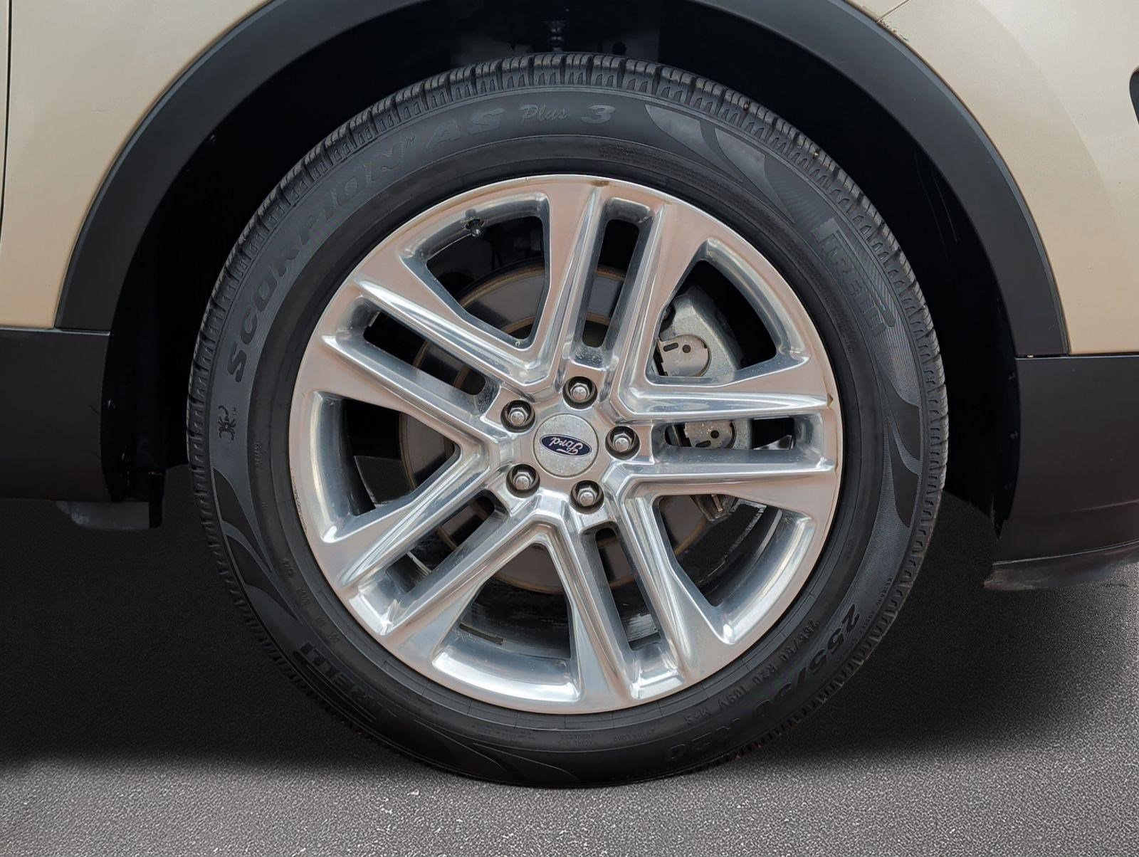 Used 2017 Ford Explorer XLT w/ Equipment Group 202A FWD image 7