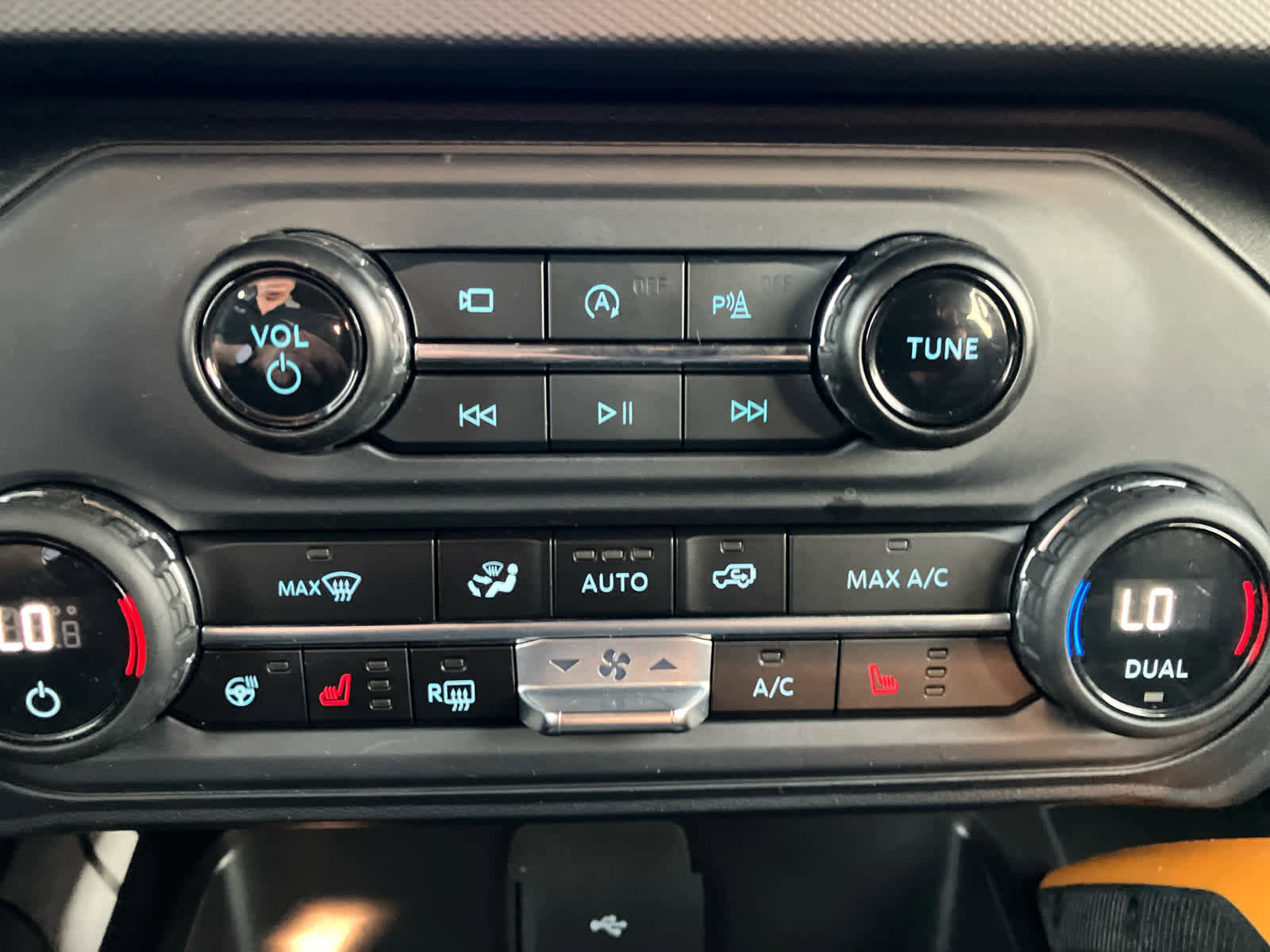 Used 2024 Ford Bronco Badlands image 28