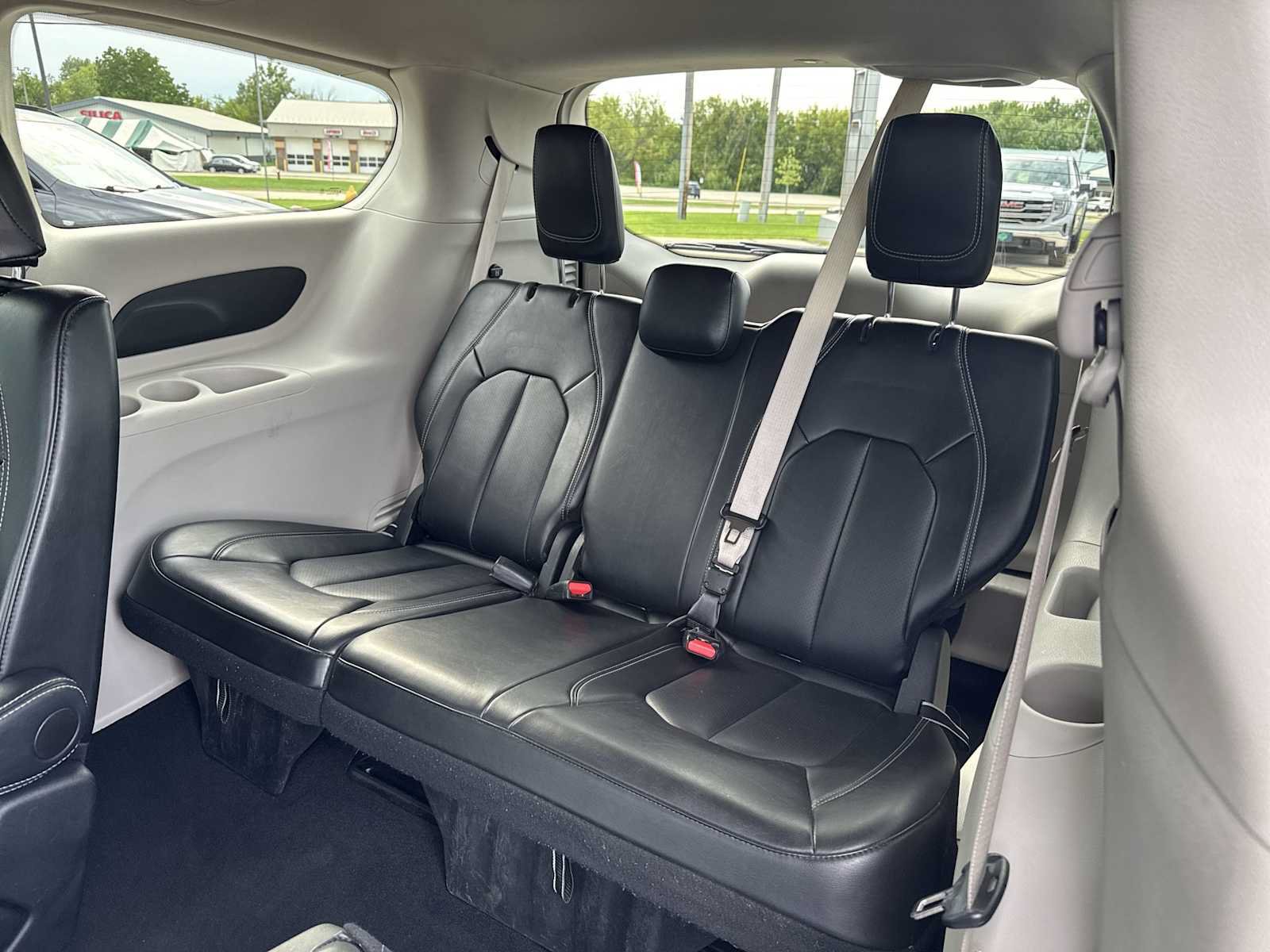 Used 2024 Chrysler Pacifica Touring-L FWD image 21
