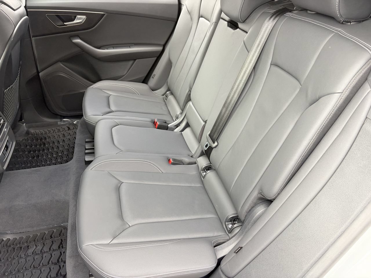 Used 2023 Audi Q8 Premium AWD/4WD image 17