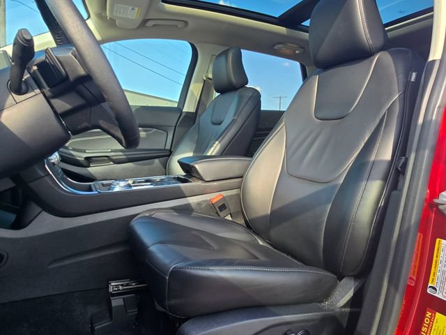 Used 2022 Ford Edge Titanium w/ Class II Trailer Tow Package AWD/4WD image 11