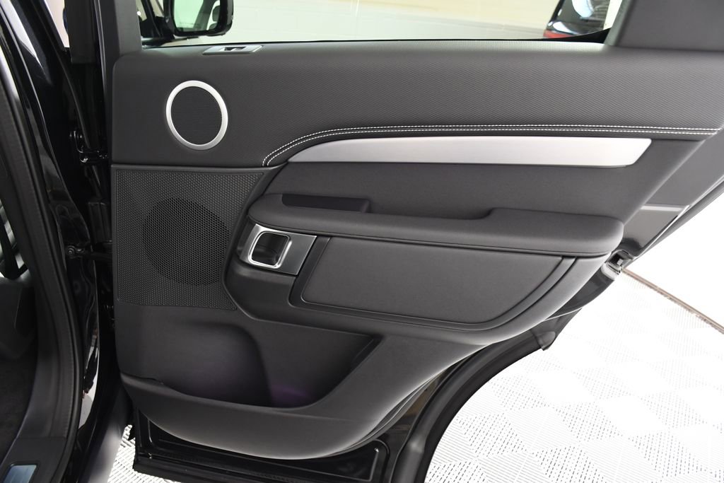 Certified 2025 Land Rover Discovery Dynamic SE image 20