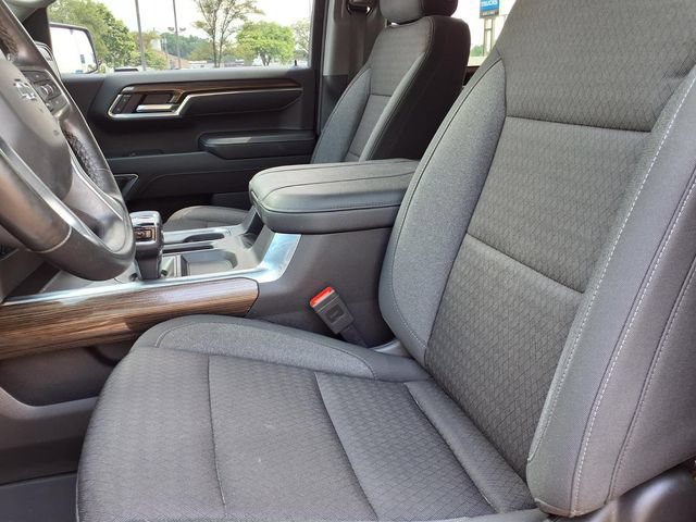 Used 2024 Chevrolet Silverado 1500 LT Trail Boss w/ Convenience Package II AWD/4WD image 3
