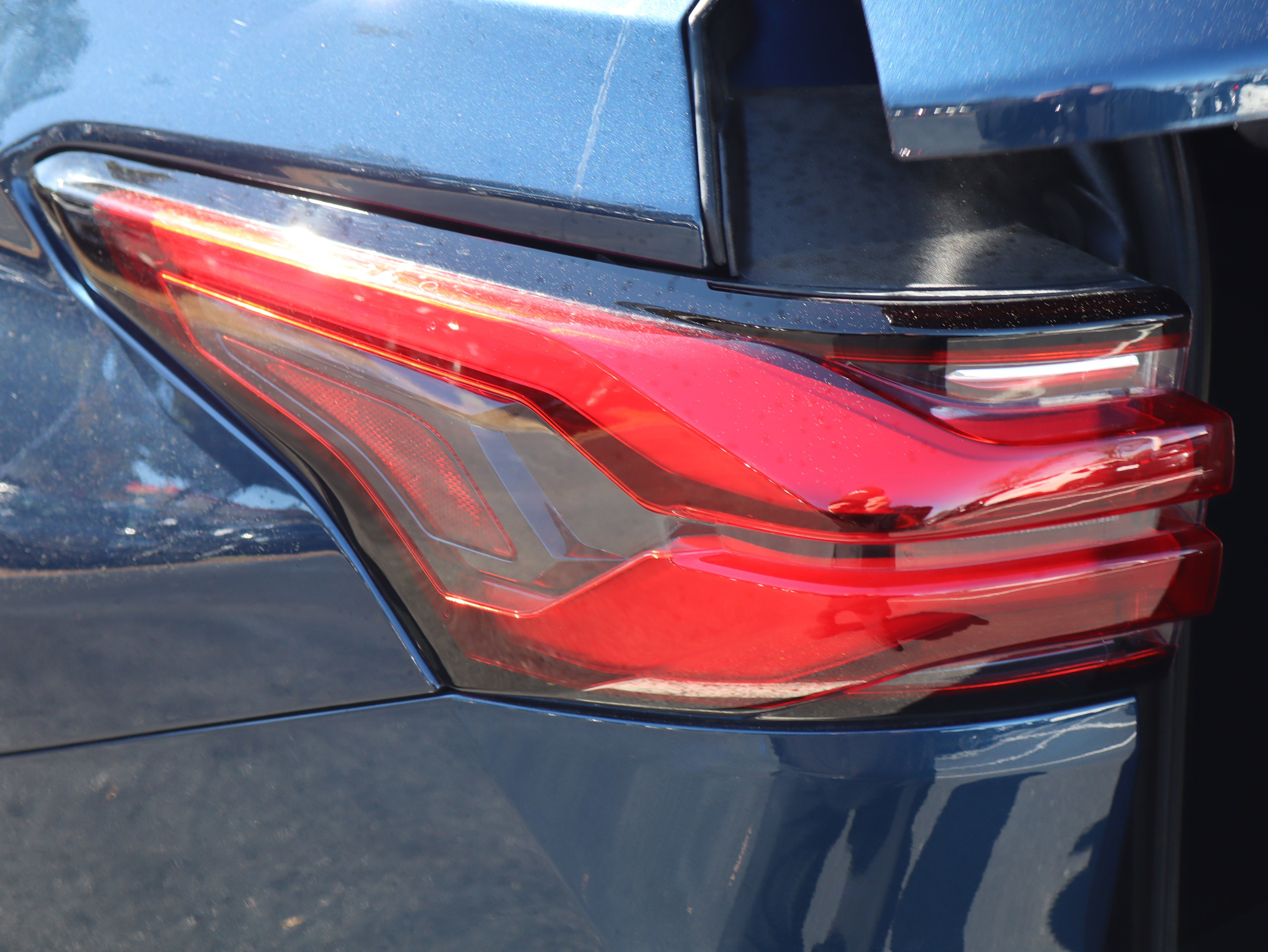 Used 2023 Chevrolet Traverse LT image 40