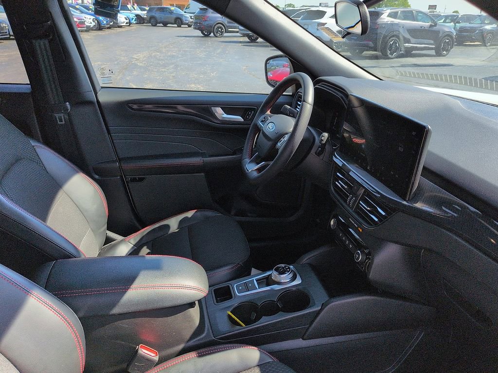 Used 2023 Ford Escape ST-Line w/ Tech Pack #1 AWD/4WD image 7