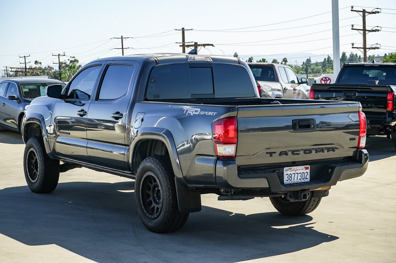 Used 2017 Toyota Tacoma TRD Sport w/ Tow Package RWD image 5