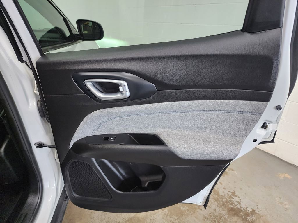 Used 2022 Jeep Compass Latitude w/ Convenience Group image 28