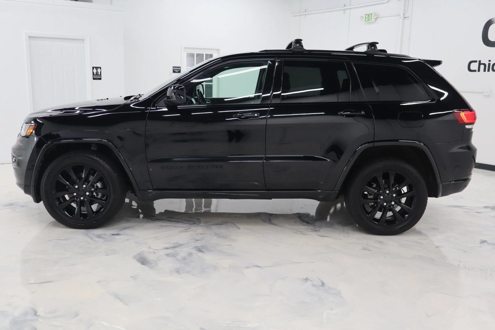 Used 2019 Jeep Grand Cherokee Altitude AWD/4WD image 5
