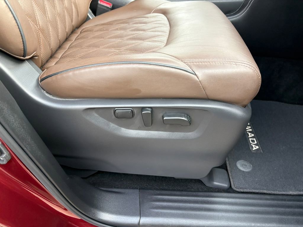 Used 2024 Nissan Armada Platinum w/ Captain's Chairs Package image 22