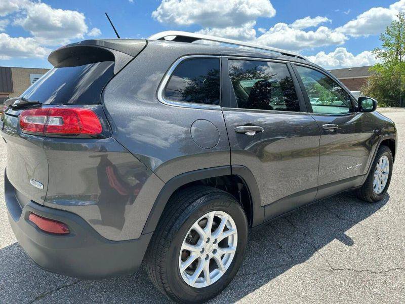 Used 2015 Jeep Cherokee Latitude w/ Cold Weather Group AWD/4WD image 5