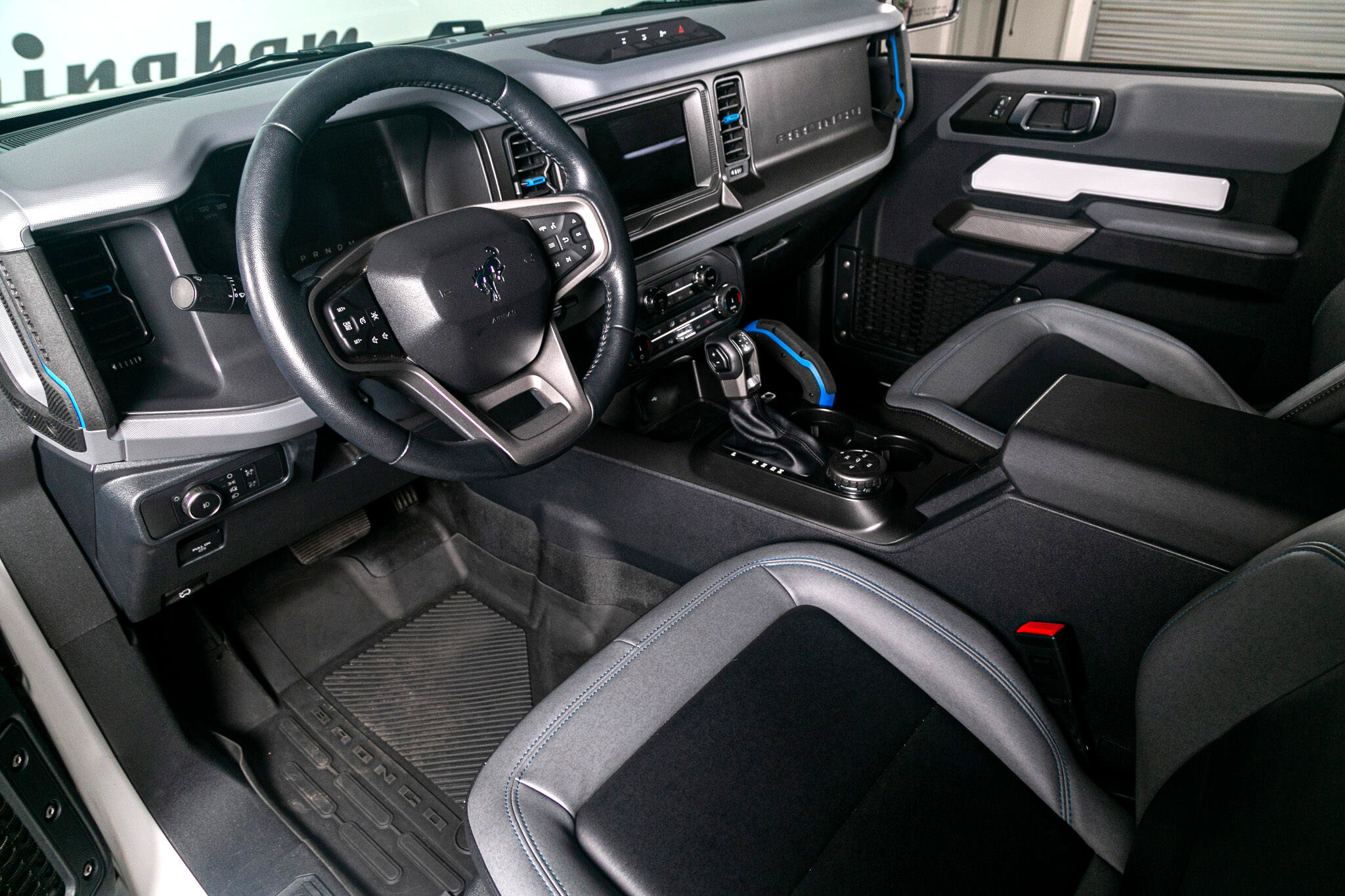 Used 2022 Ford Bronco Black Diamond image 8