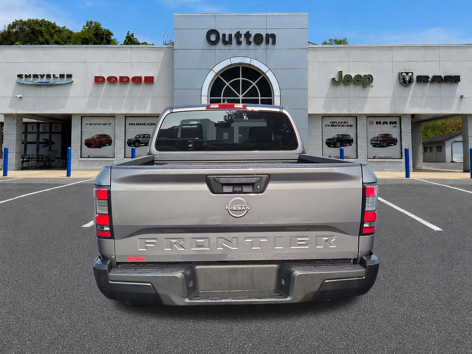 Used 2022 Nissan Frontier S RWD image 5