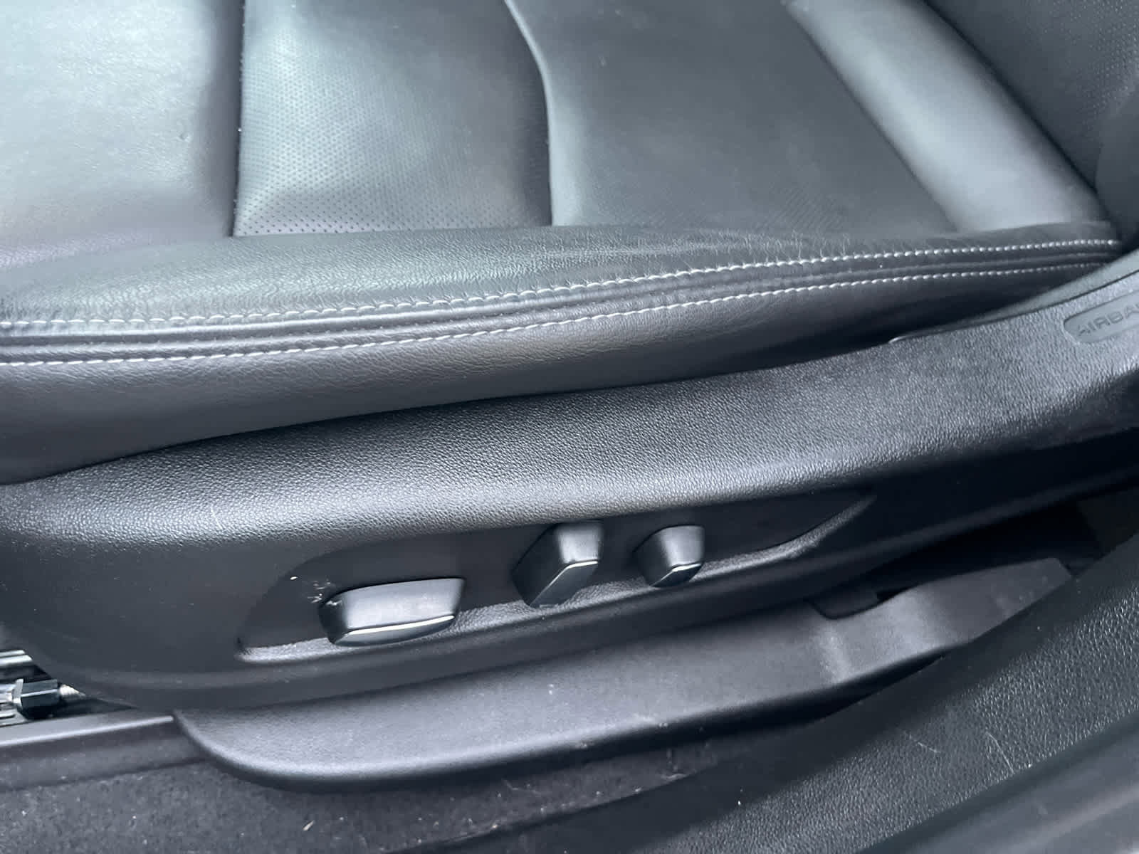 Used 2025 Cadillac XT6 Premium Luxury image 22