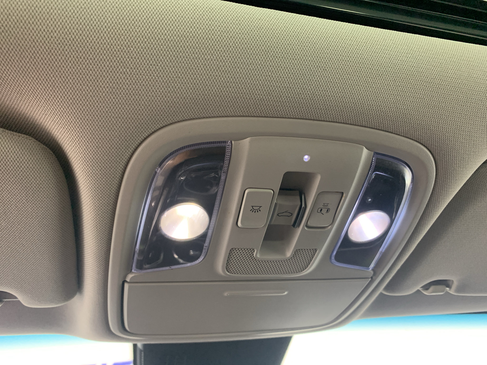 Used 2018 Kia Stinger Premium RWD image 26