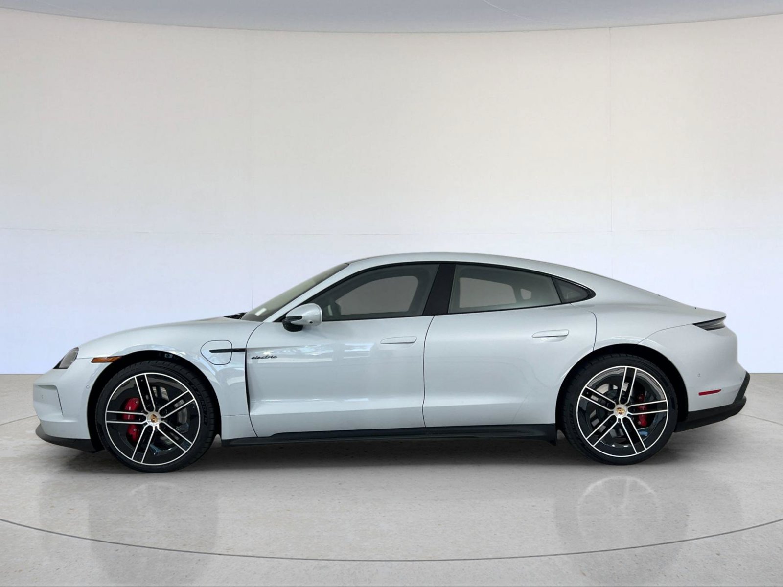 New 2026 Porsche Taycan GTS AWD/4WD image 2
