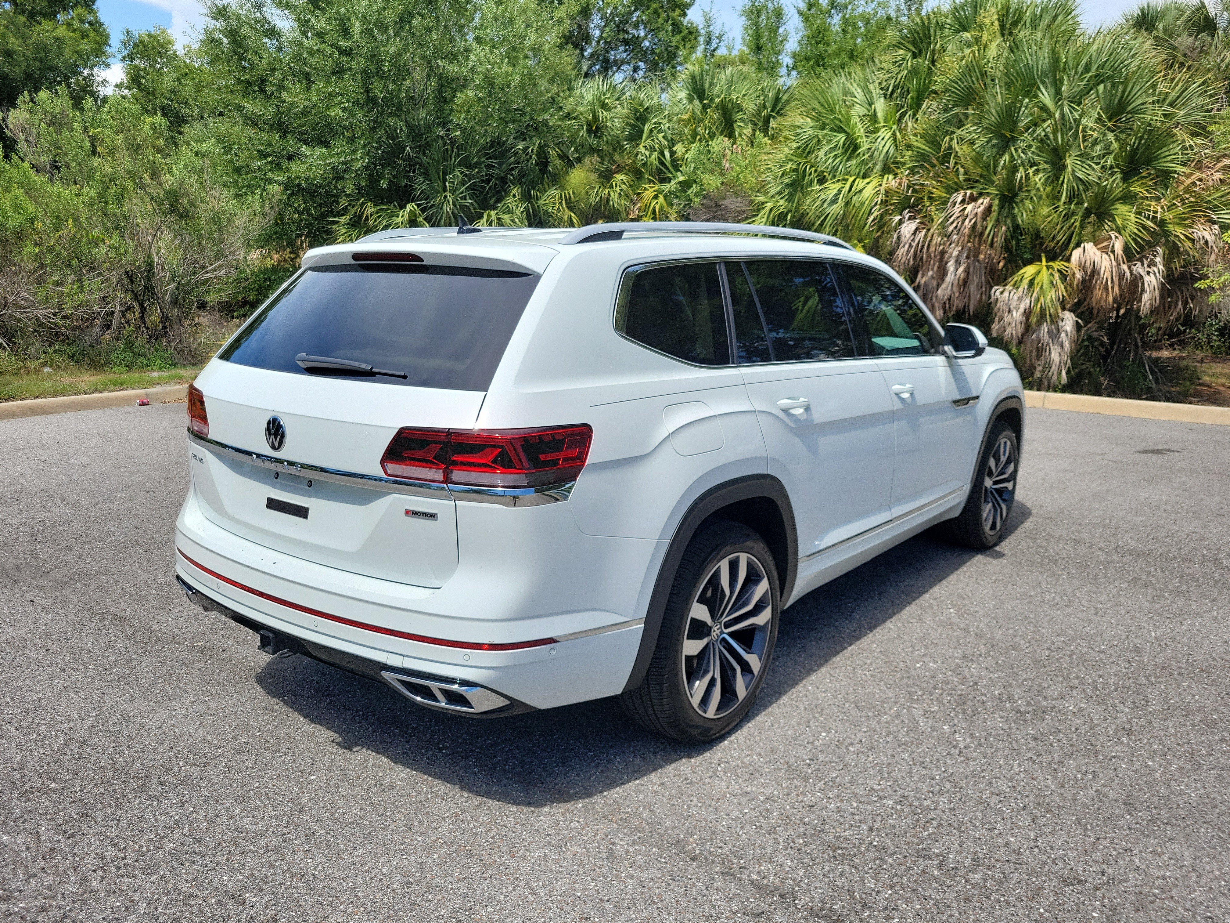 Used 2021 Volkswagen Atlas SEL Premium AWD/4WD image 4