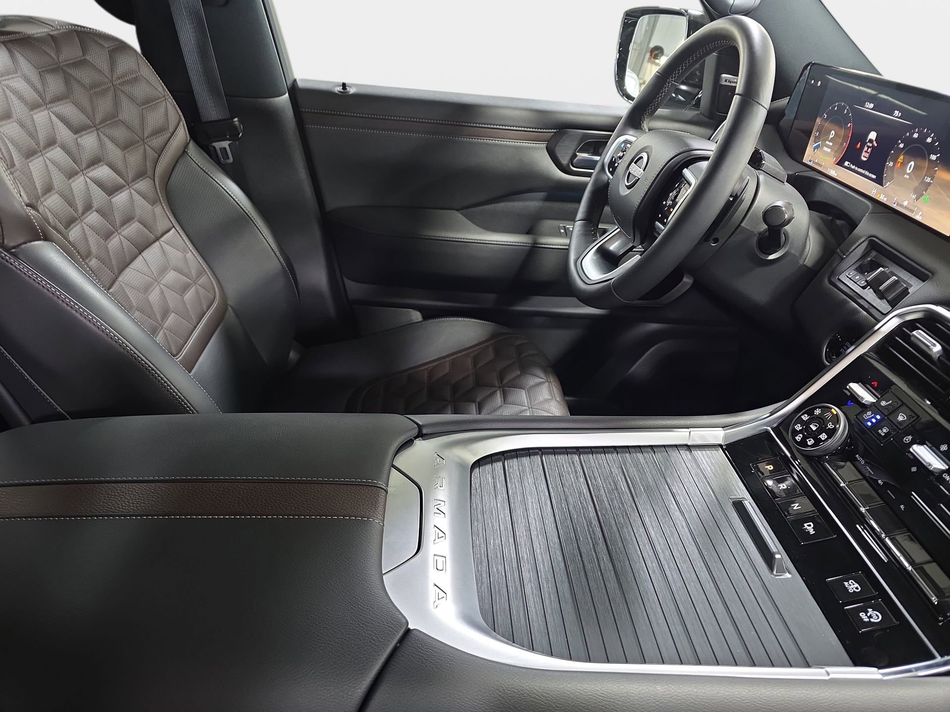 Used 2025 Nissan Armada Platinum Reserve image 10
