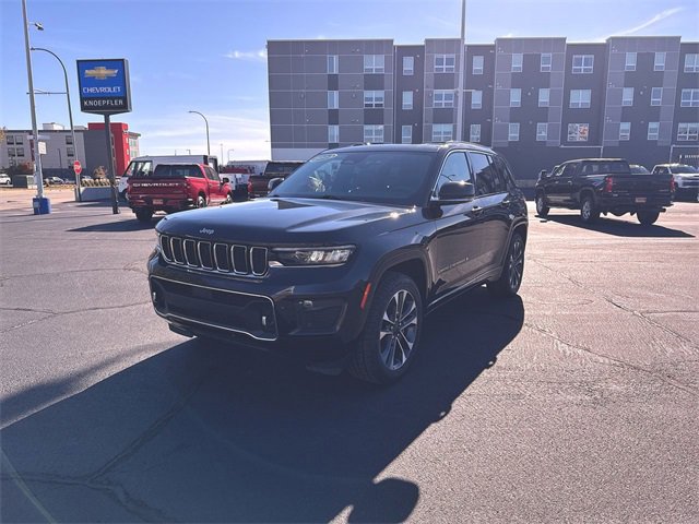 Used 2023 Jeep Grand Cherokee Overland image 1