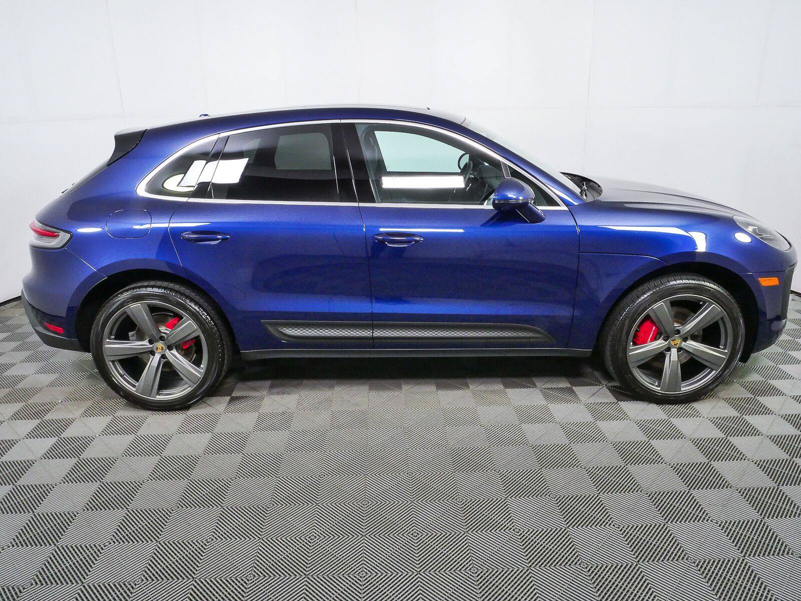 Certified 2023 Porsche Macan S AWD/4WD image 26