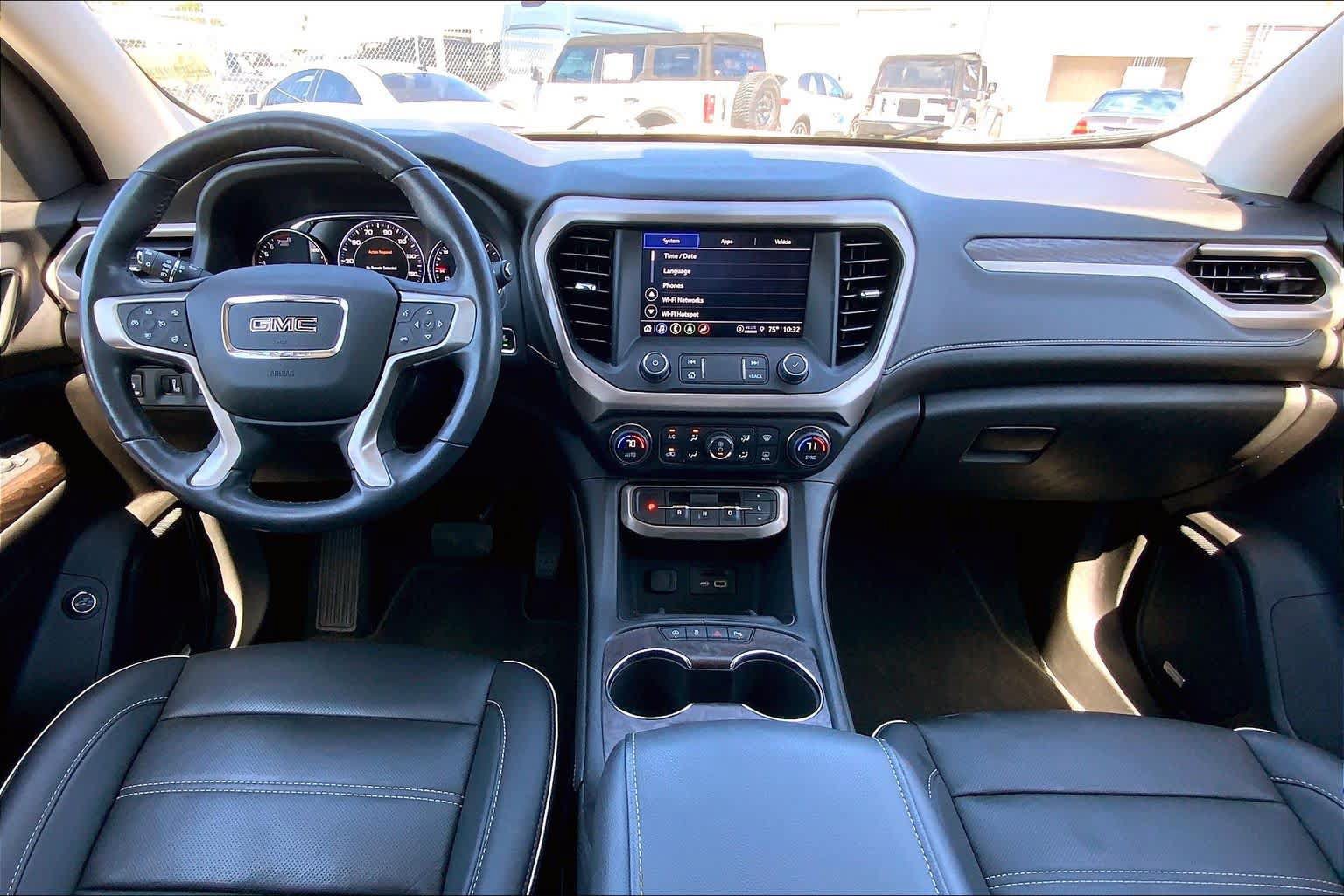 Used 2022 GMC Acadia Denali w/ Denali Ultimate Package AWD/4WD image 15