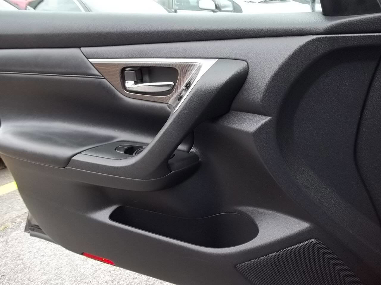 Used 2013 Nissan Altima 2.5 SL w/ Technology Pkg image 13