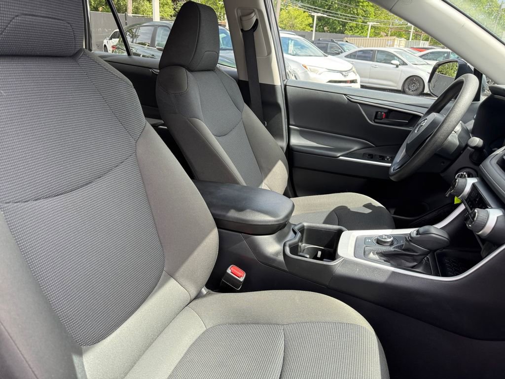 Used 2025 Toyota RAV4 LE AWD/4WD image 18