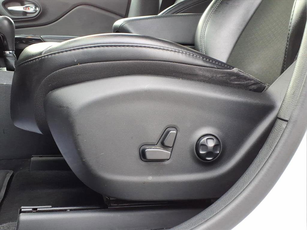 Used 2020 Jeep Cherokee Latitude Plus image 14