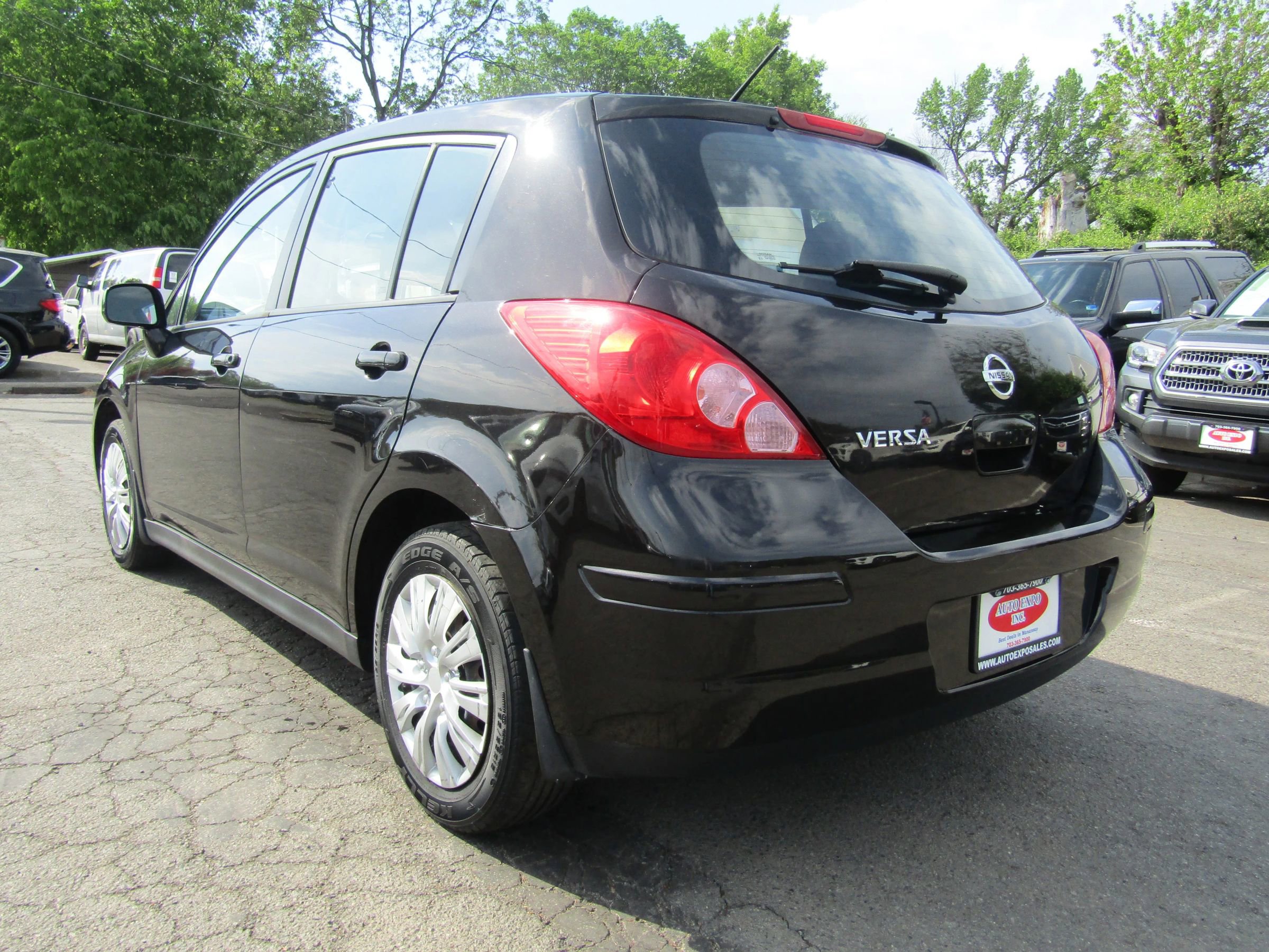 Used 2012 Nissan Versa 1.8 S w/ Plus Pkg FWD image 5