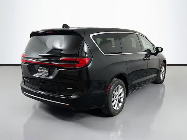 Used 2025 Chrysler Pacifica Select image 7