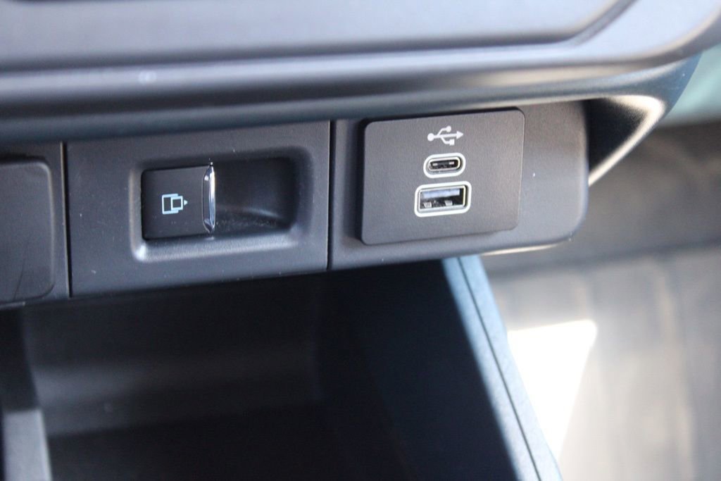 Used 2025 Ford Maverick Lariat image 39