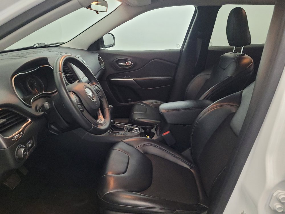 Used 2020 Jeep Cherokee Latitude Plus AWD/4WD image 17