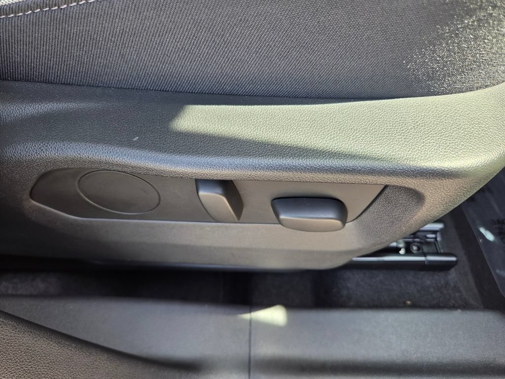 Used 2023 Buick Envision Essence AWD/4WD image 16