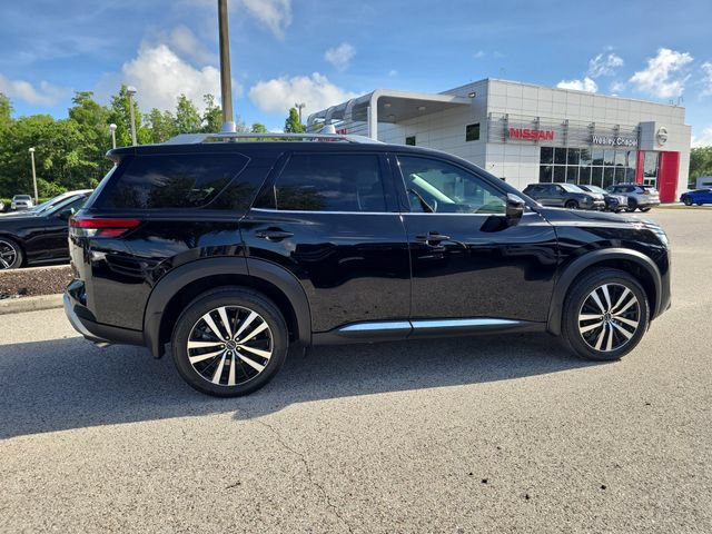 Certified 2025 Nissan Pathfinder Platinum w/ Cargo Package FWD image 9