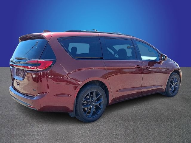 Used 2022 Chrysler Pacifica Touring-L w/ Uconnect Theater Family Group AWD/4WD image 5