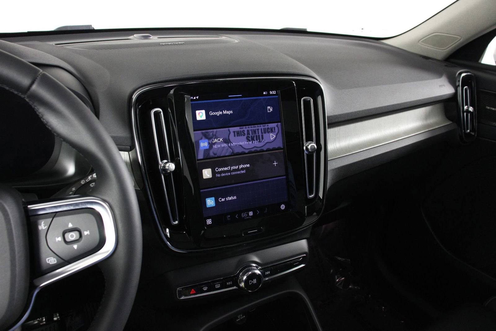 Certified 2023 Volvo XC40 B5 Ultimate w/ Protection Package Premier AWD/4WD image 9