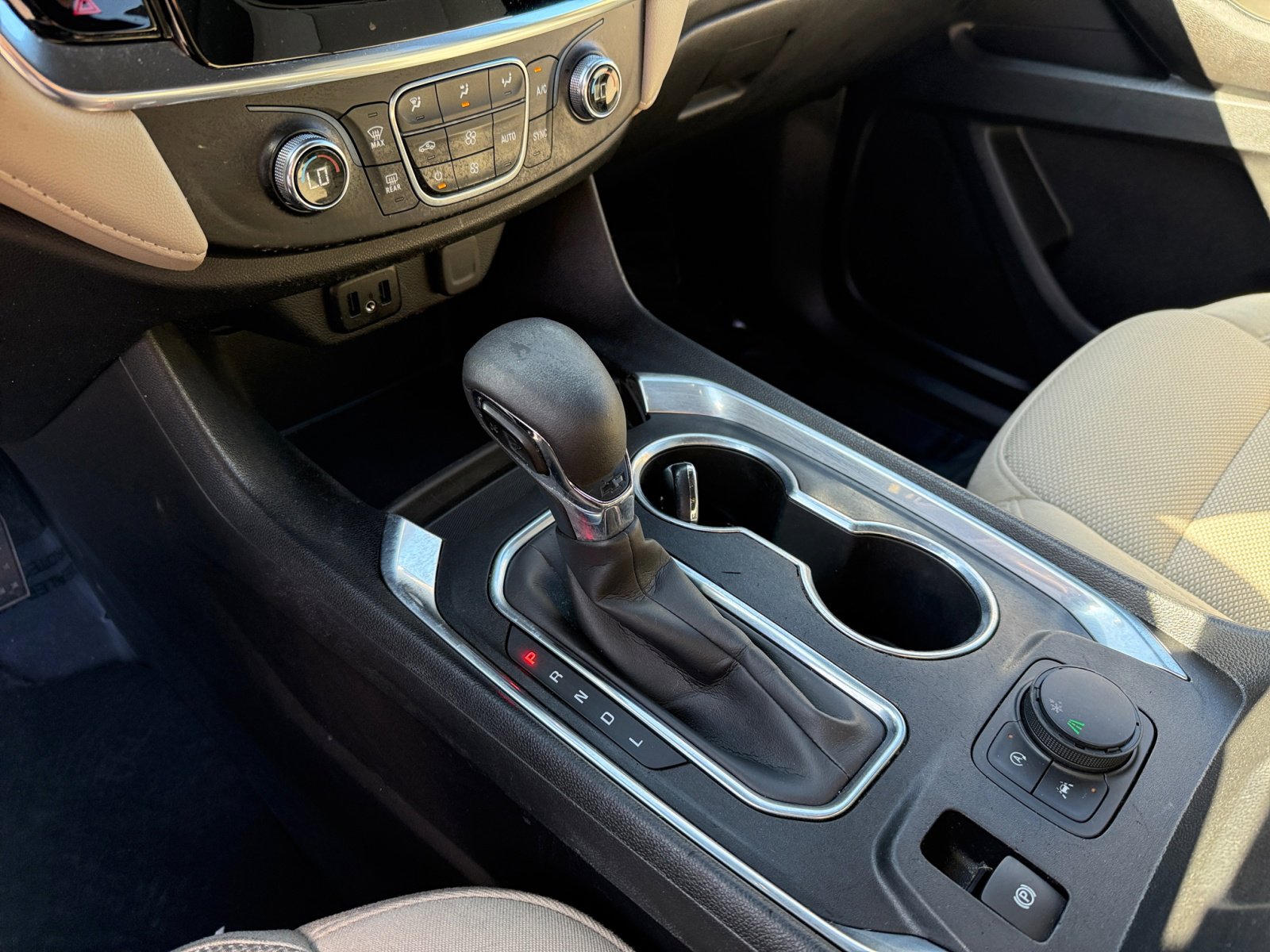 Used 2022 Chevrolet Traverse LS image 13