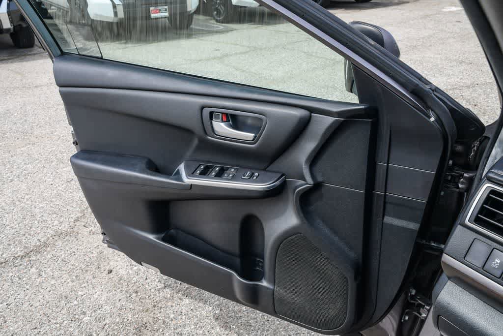 Used 2015 Toyota Camry LE FWD image 24