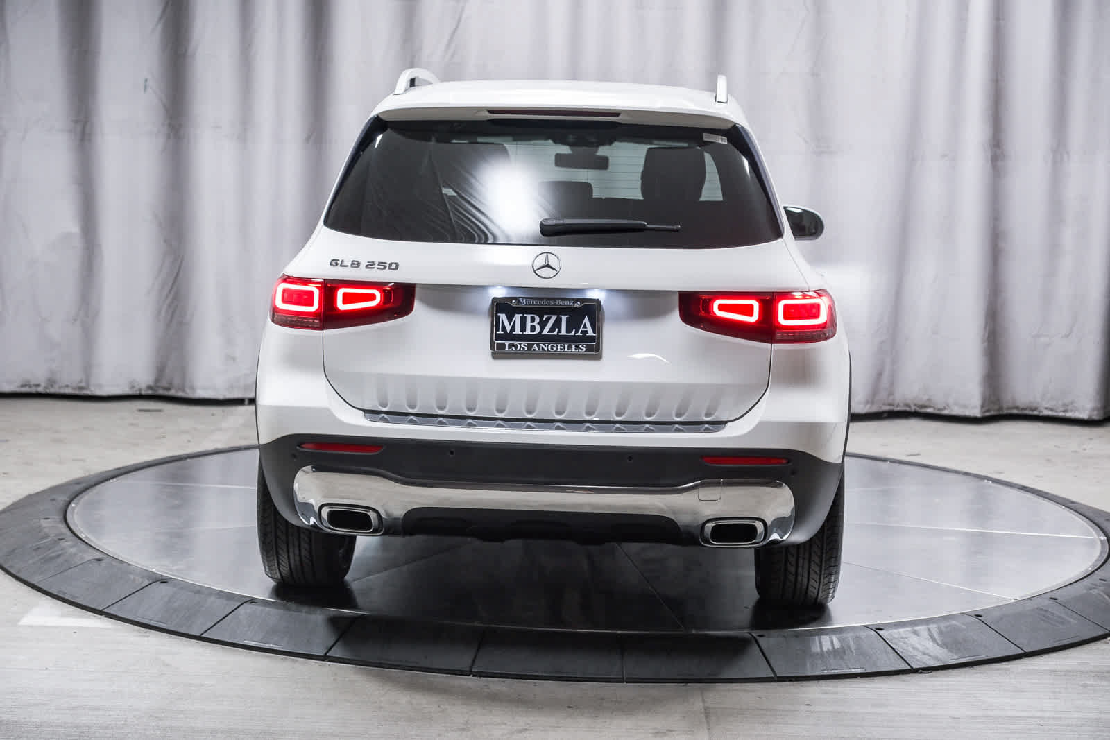 Used 2022 Mercedes-Benz GLB 250 image 3