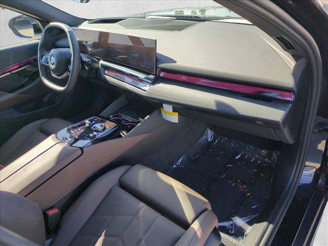 Used 2026 BMW 540i xDrive w/ Premium Package AWD/4WD image 22