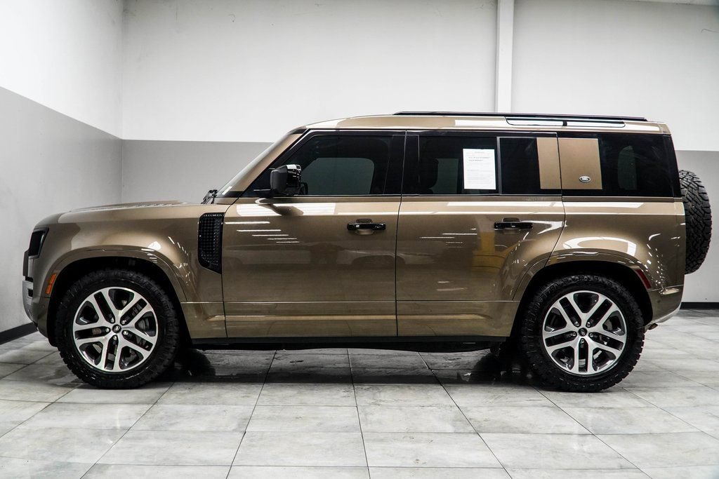 Used 2022 Land Rover Defender 110 XS Edition AWD/4WD image 9