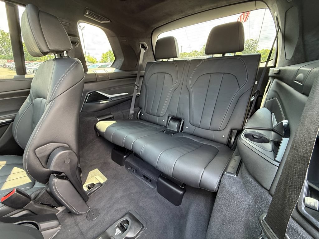 Used 2022 BMW X7 xDrive40i w/ M Sport Package AWD/4WD image 25