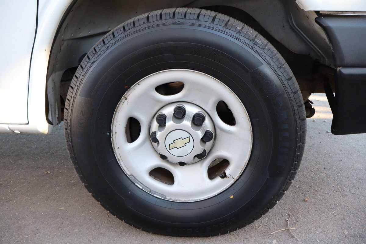 Used 2011 Chevrolet Express 3500 image 38