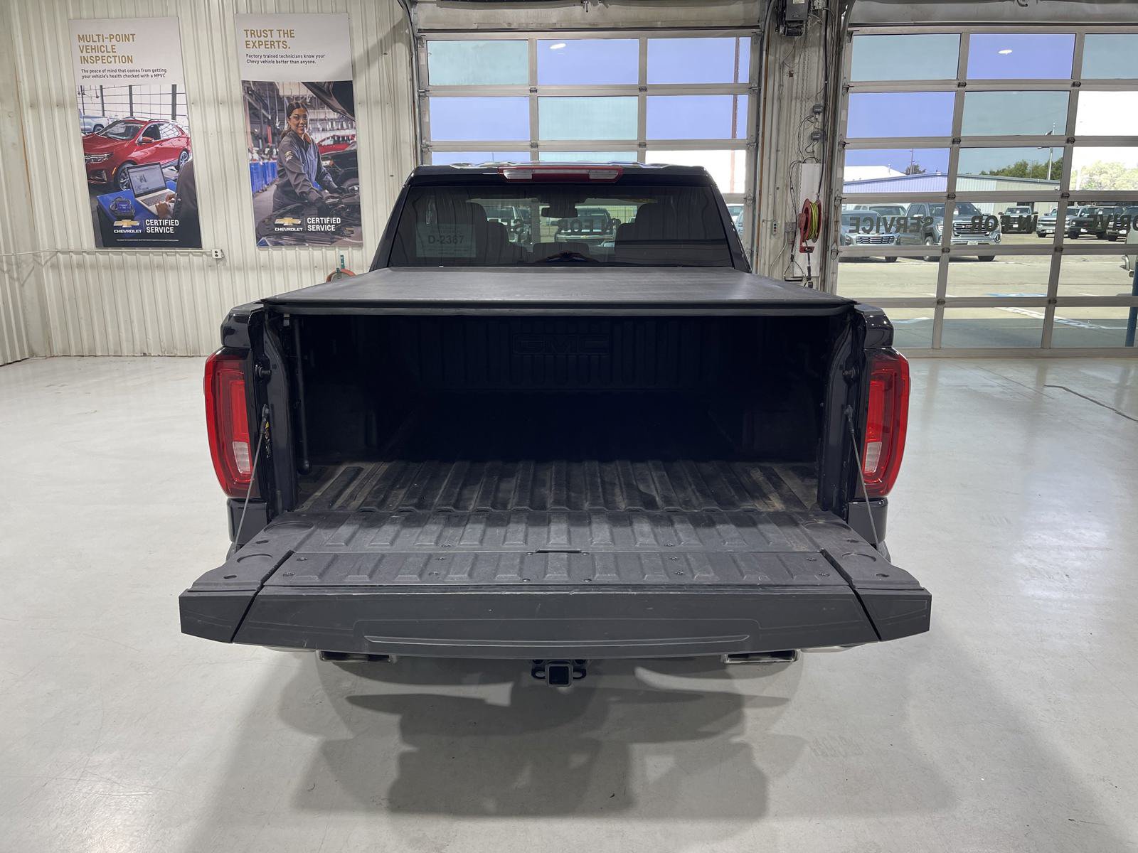 Used 2023 GMC Sierra 1500 SLT w/ SLT Premium Package AWD/4WD image 16