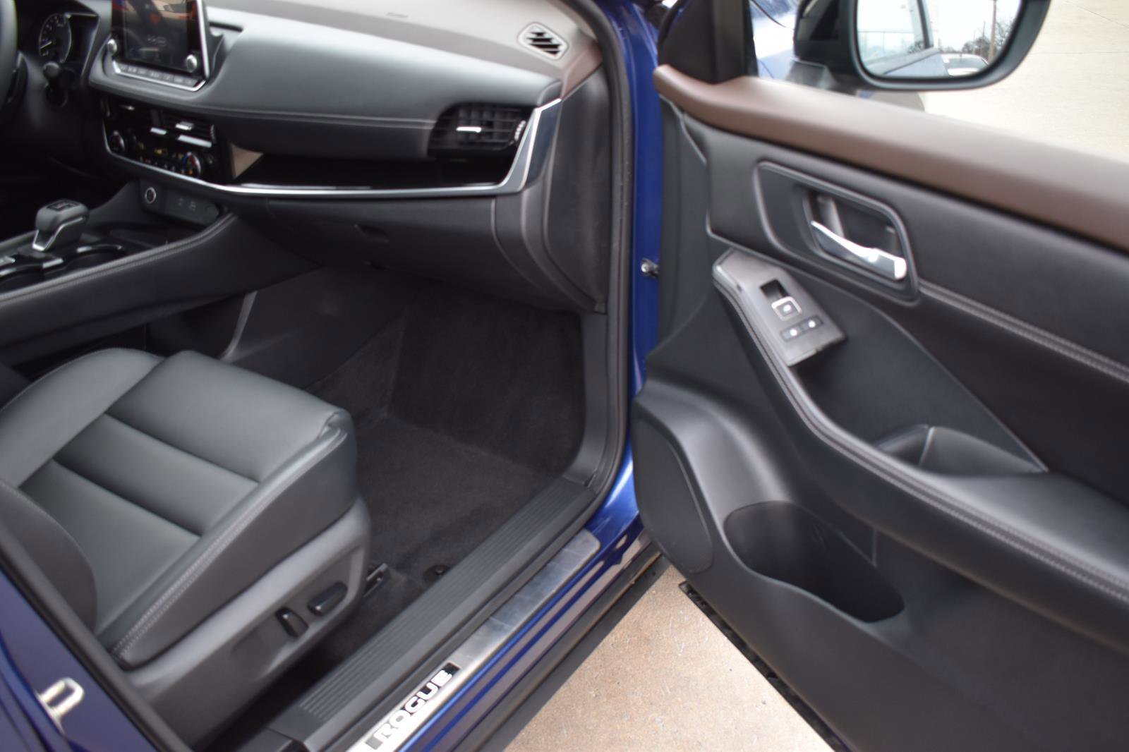 Used 2023 Nissan Rogue SL image 16