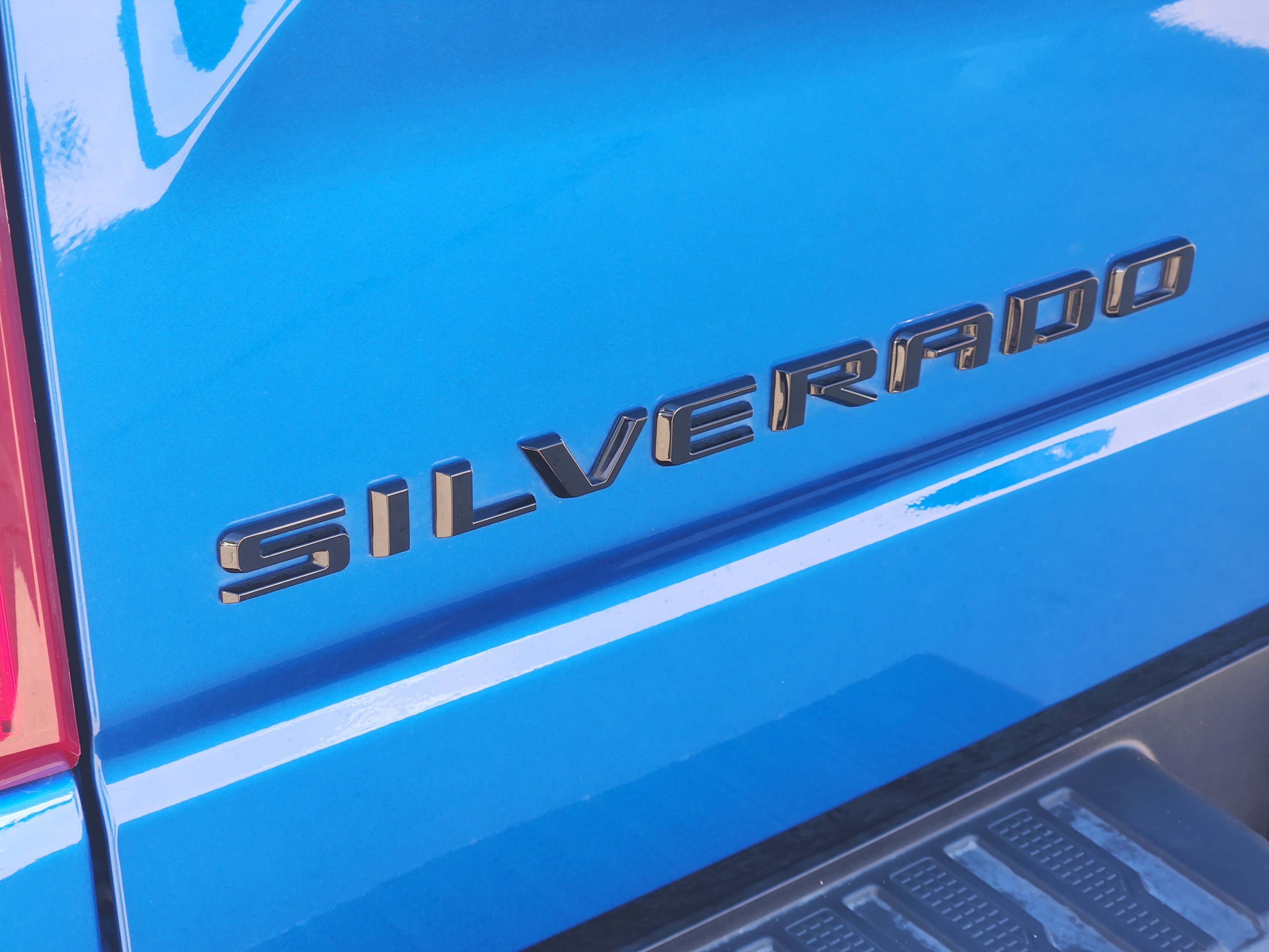 Used 2022 Chevrolet Silverado 1500 Custom w/ LPO, Dark Essentials Package image 12