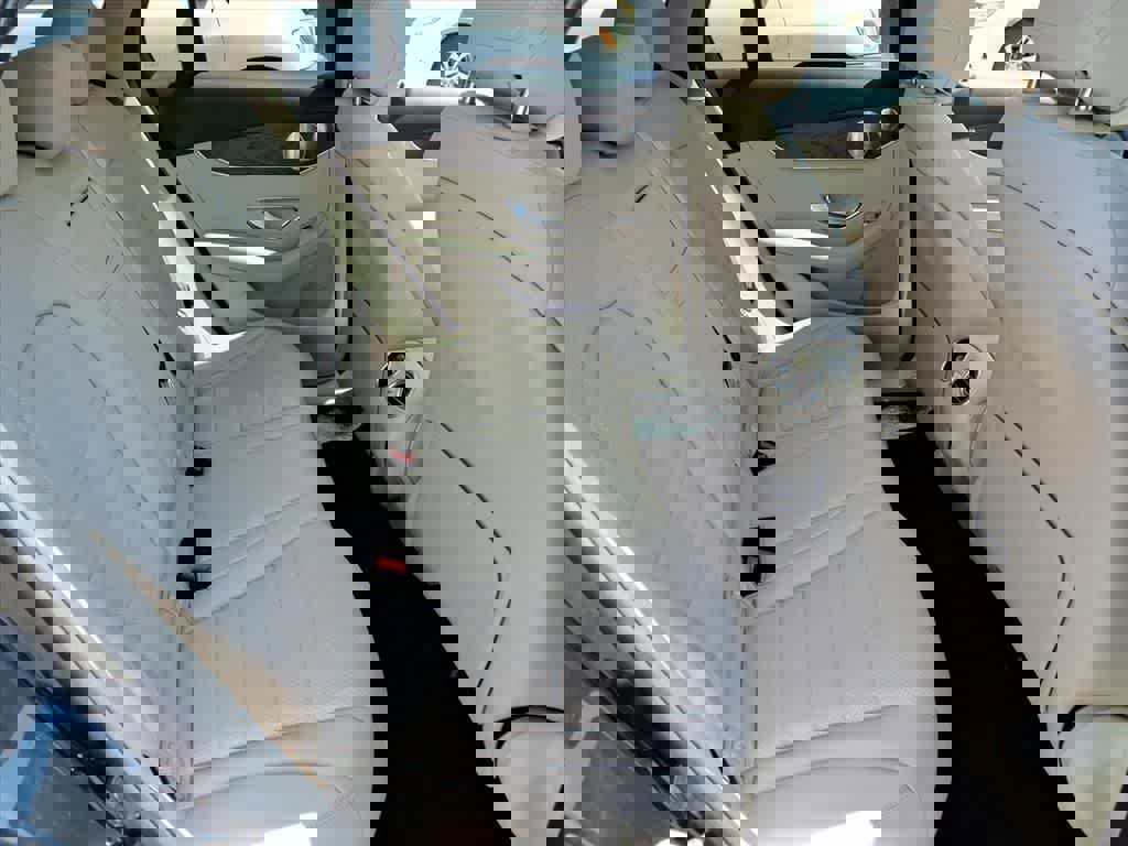 Used 2019 Mercedes-Benz GLC 350e 4MATIC image 12