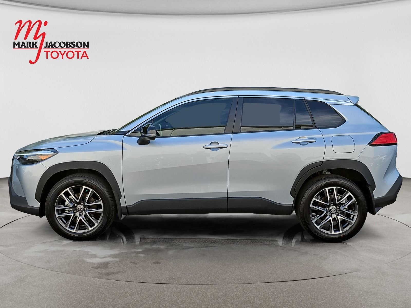 Used 2026 Toyota Corolla Cross XLE w/ Convenience Package FWD image 15